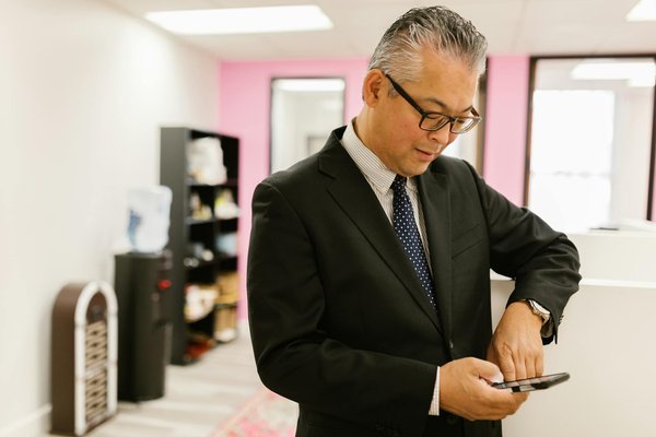 5 raisons de collaborer avec une agence marketing digital pour croître